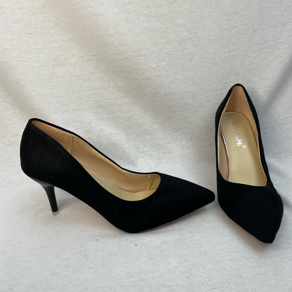 Basic Black Pump Size 7